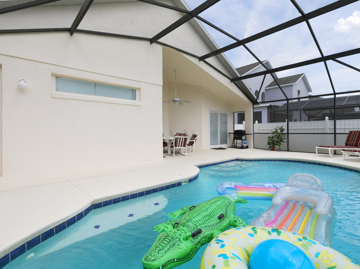 Casa na Disney com piscina de frente para o lago