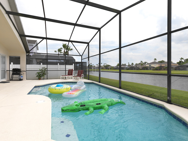 Casa na Disney com piscina de frente para o lago