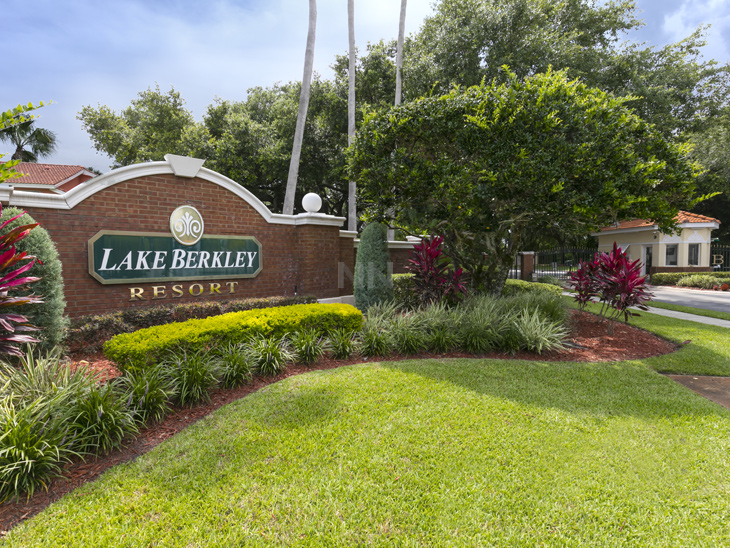 Casa na Disney com piscina de frente para o lago